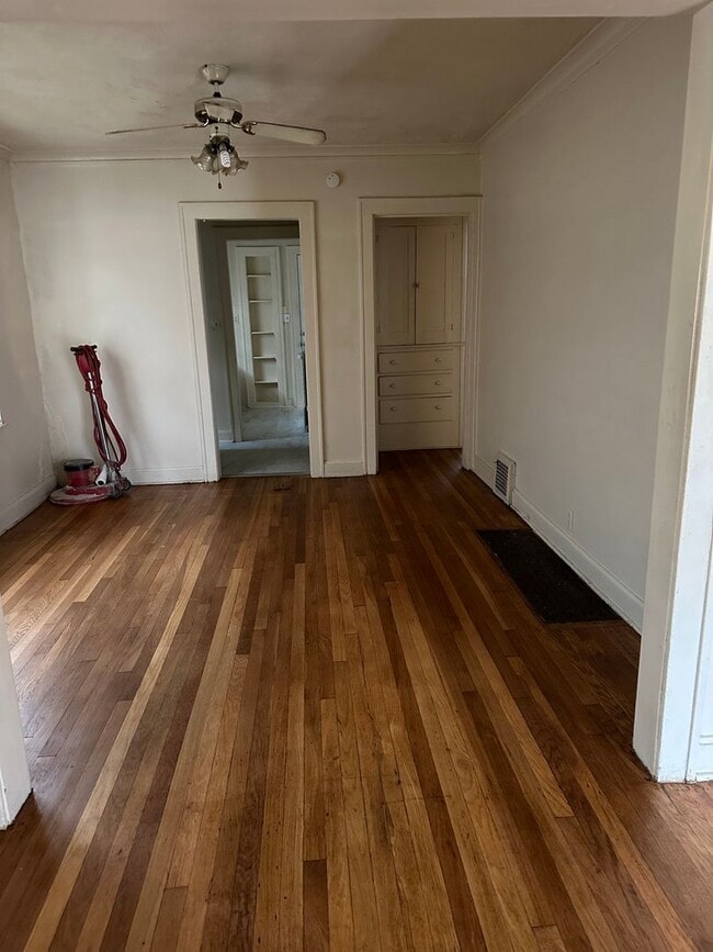 Building Photo - 2 Bedroom 1 Bath Home for Rent