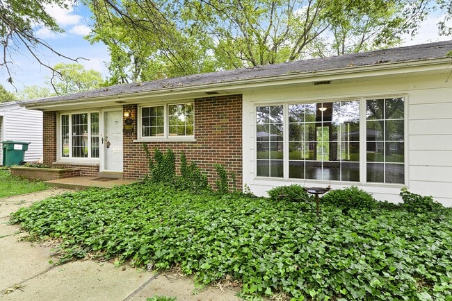 Building Photo - 160 St Benedict Ln