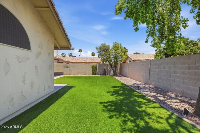 Building Photo - 457 S Meadows Dr