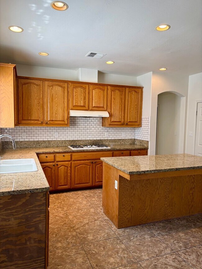 Building Photo - 118 Emerald Isle Way