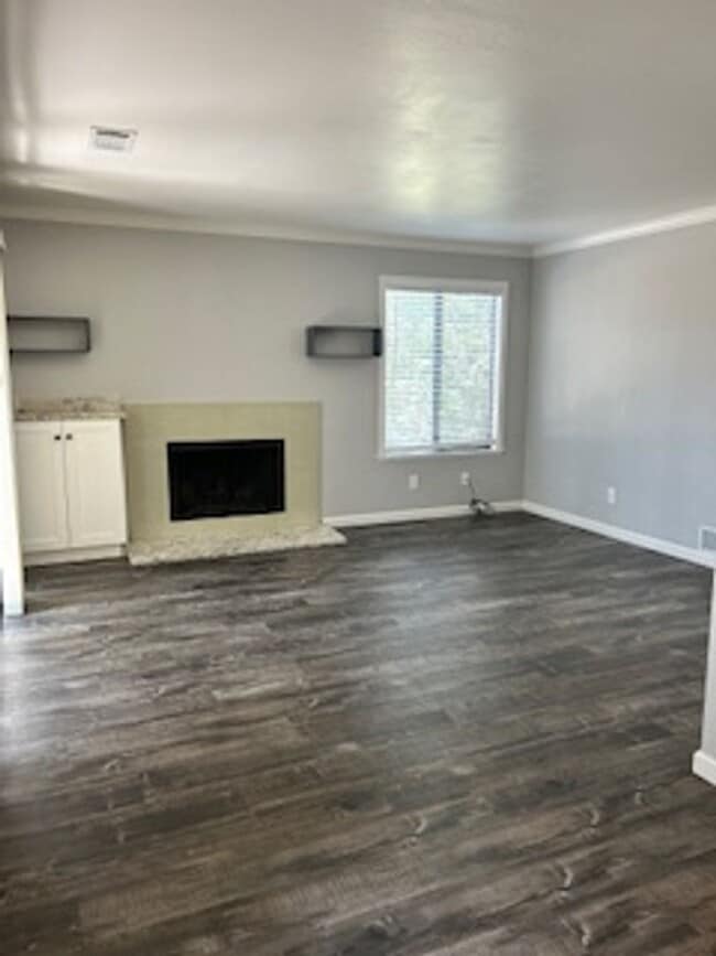 Building Photo - Charming 1-Bedroom Condo in a Serene Neigh...