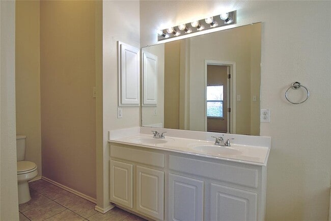 Building Photo - 123 Aguilar Dr