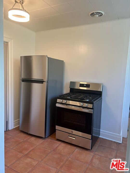 Building Photo - 941 S Lucerne Blvd