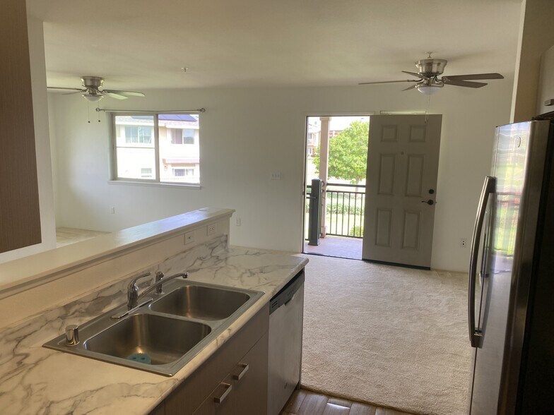 Building Photo - 50 Kihalani St