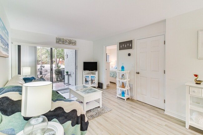 Building Photo - 9860 Leeward Ave