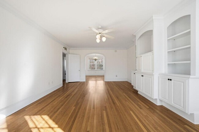 Building Photo - 2814 Peachtree Rd NW