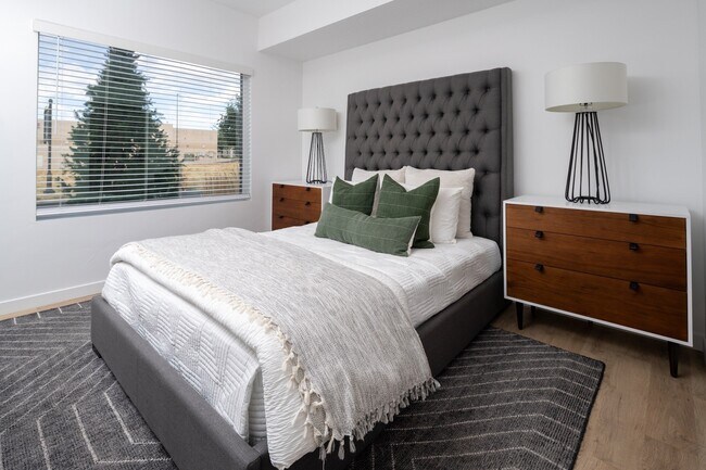 Building Photo - 7th West at Midtown