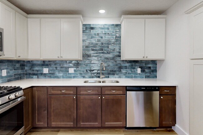 Building Photo - 3/2 Move-In Ready with Washer, Dryer, Refrigerator & Lawn Care Included!