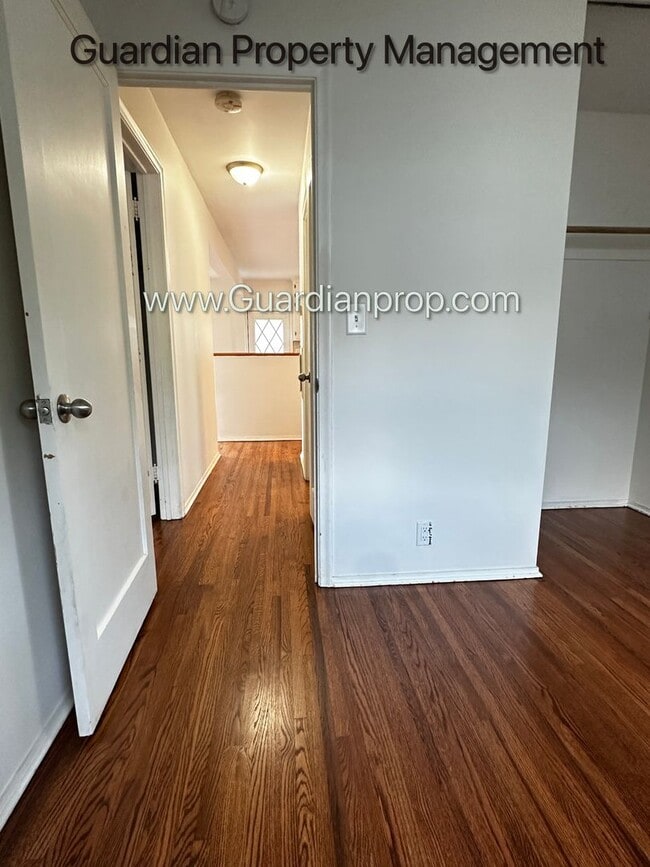 Building Photo - St Louis Park Single Family Home, 2 Baths, Office, Newly Finished Hardwood Floors