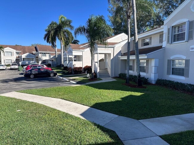 Building Photo - 2246 SE 27th Dr