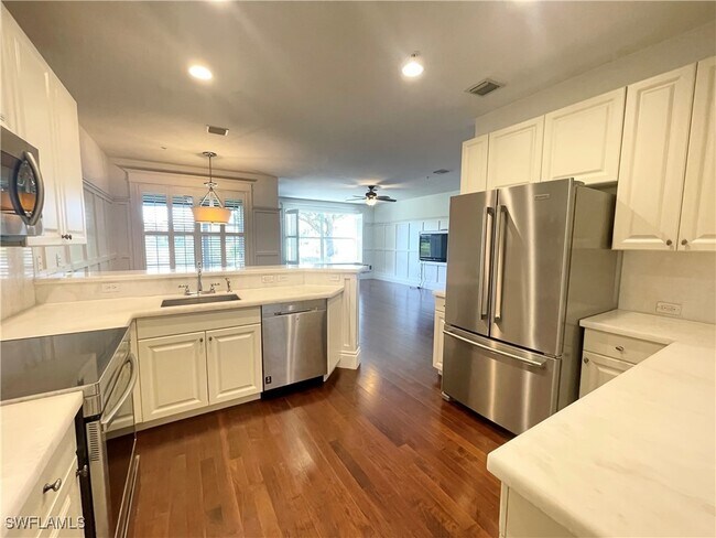 Building Photo - 1370 Mariposa Cir