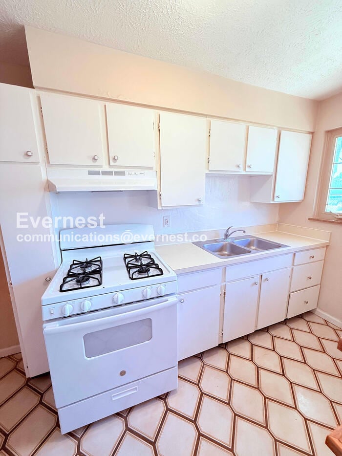 Building Photo - 1789 Kings Ct