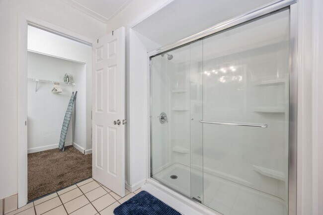 Building Photo - All Inclusive Seasonal Rental Available Oc...