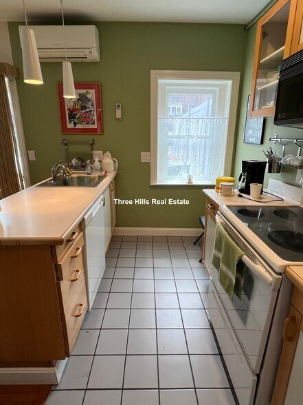 Primary Photo - 238 W Newton St