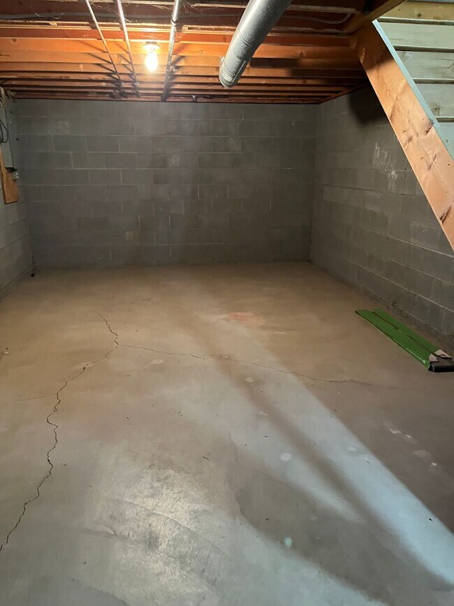 Building Photo - 478 S Kaser Dr