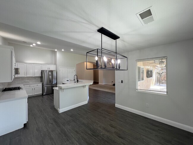 Building Photo - 12115 Fairburn Way
