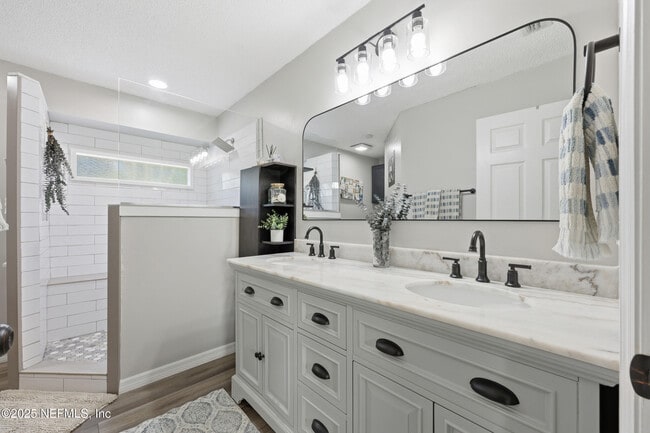 Building Photo - 2143 Lady Di Ln