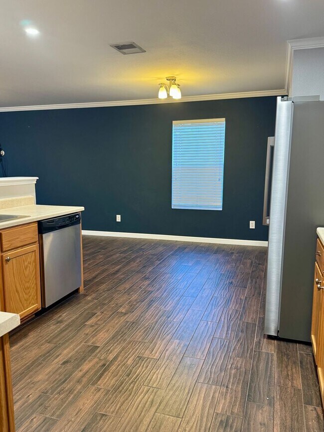 Building Photo - 232 Weeping Willow