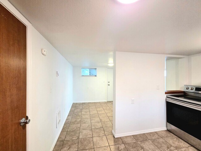 Building Photo - 1121 Monitor Ave