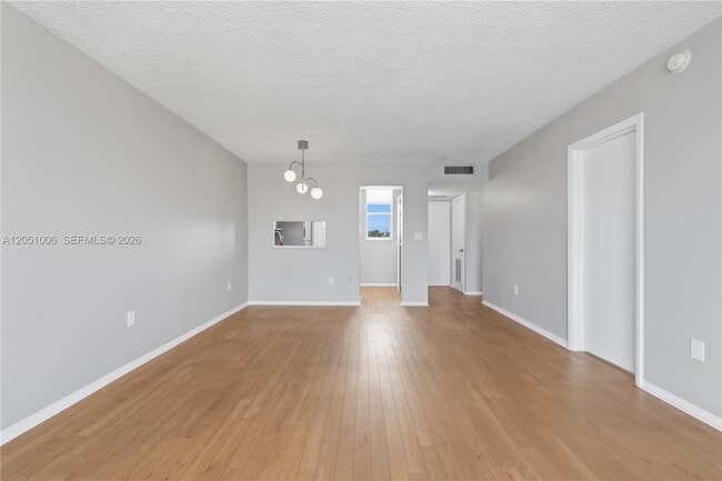 Building Photo - 2851 Leonard Dr