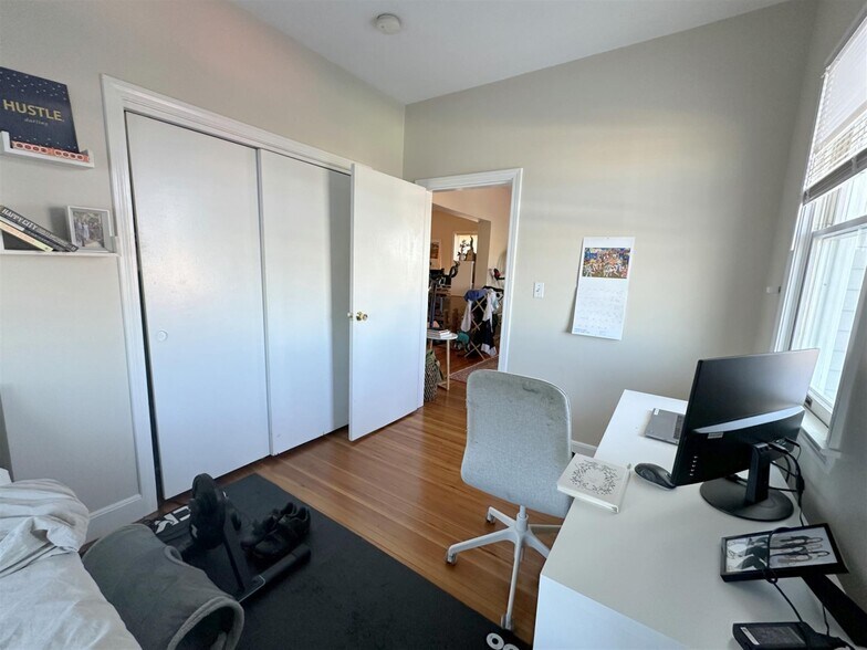 Building Photo - 714 Broadway