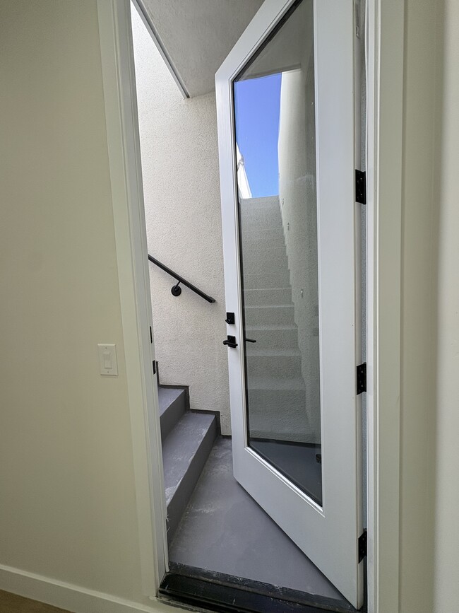 Building Photo - 258 Donax Ave