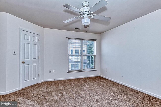 Building Photo - 5832 Cowling Ct