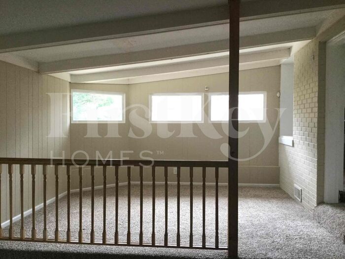 Building Photo - 123 Keller Ave