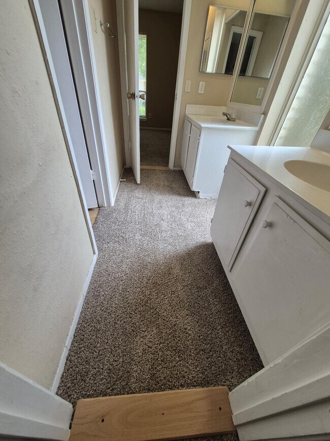 Building Photo - 722 Stephanie Dr