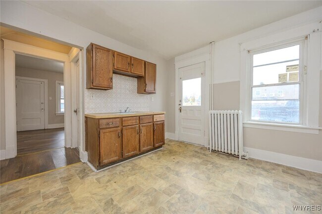 Building Photo - 2253 Niagara St