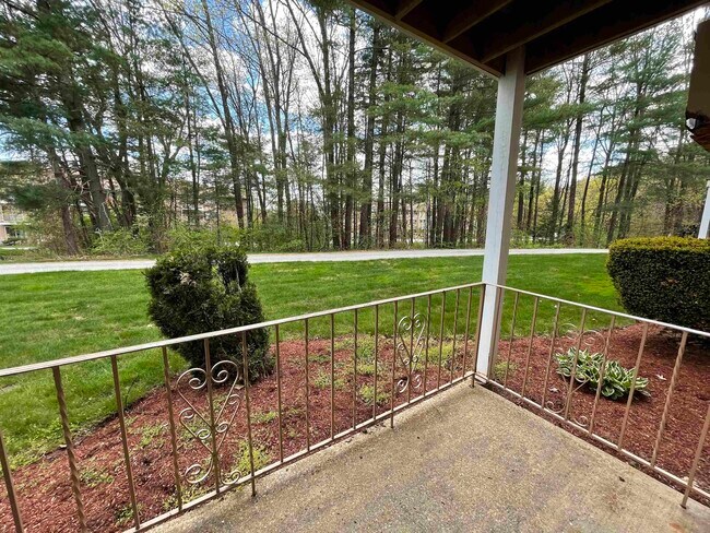 Building Photo - 379 Huse Rd