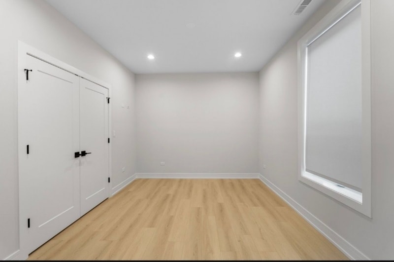 Building Photo - 5006 S Prairie Ave