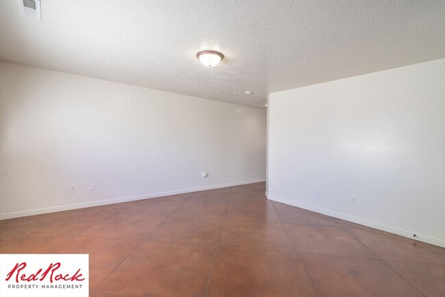 Building Photo - 2801 E 450 N
