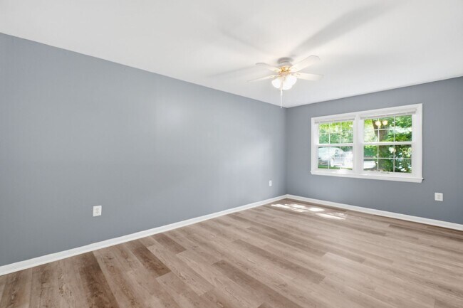 Building Photo - Discover stylish, low maintenance living in this beautifully updated two bedroom, one bathroom co...
