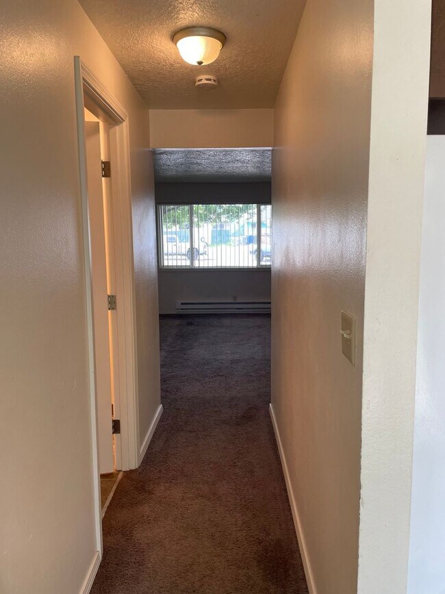 Building Photo - 4932-4942 Elkhorn Ct SE Salem, OR 97317