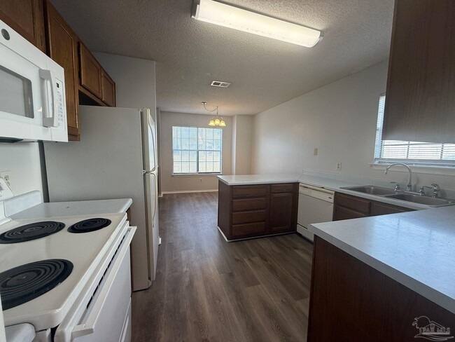 Building Photo - 2715 Summertree Ln