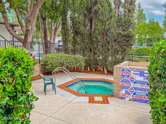 Building Photo - 1346 E Hillcrest Dr