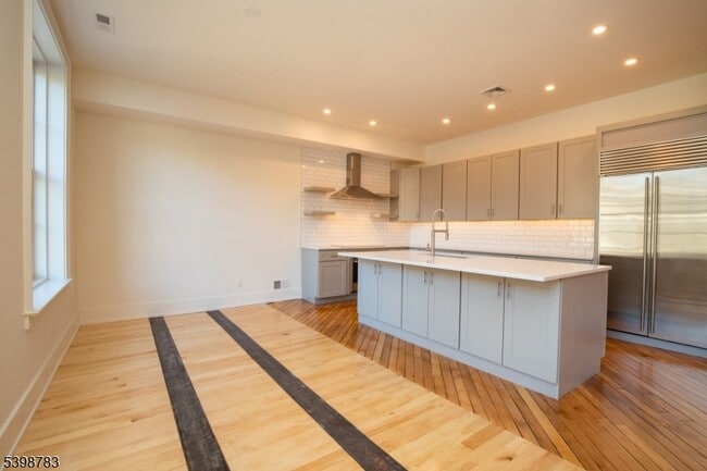 Building Photo - 71 N Main St