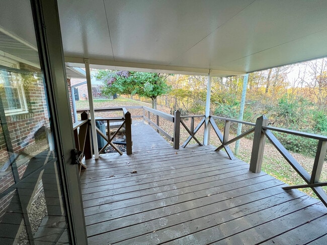 Building Photo - 228 Mark Dr