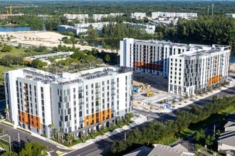 Building Photo - Naranja Grand II