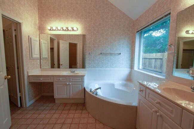 Building Photo - Beautiful 3 Bedroom, 2 Bath Home in West Round Rock