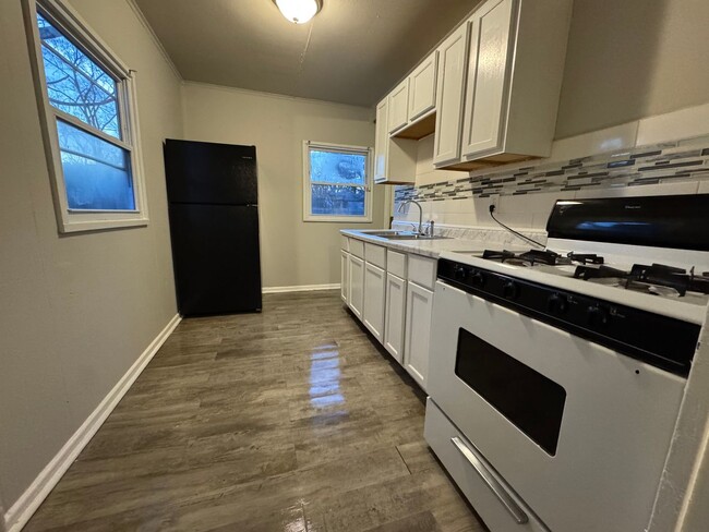 Building Photo - Modern 3Bedroom 1 Bath One-Level Home