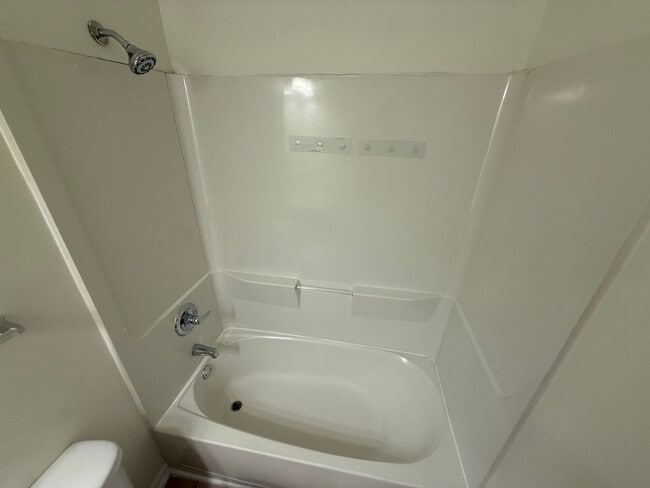 Building Photo - Beautiful End-unit townhome in university with Primary bedroom on 1st floor