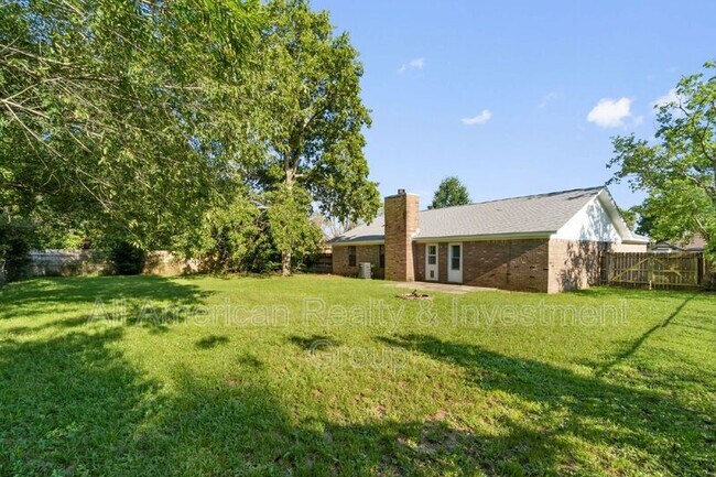 Building Photo - 502 Krest Dr