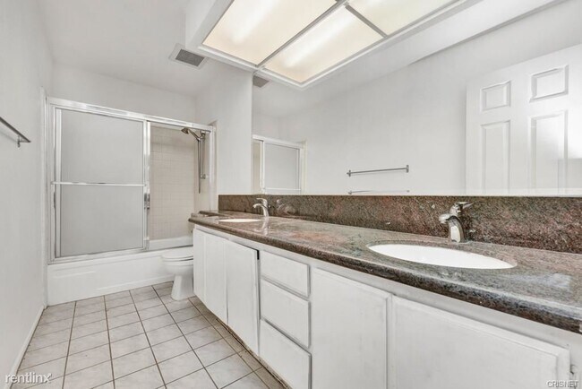 Building Photo - 4 br, 3.5 bath House - 9201 Paso Robles Ave