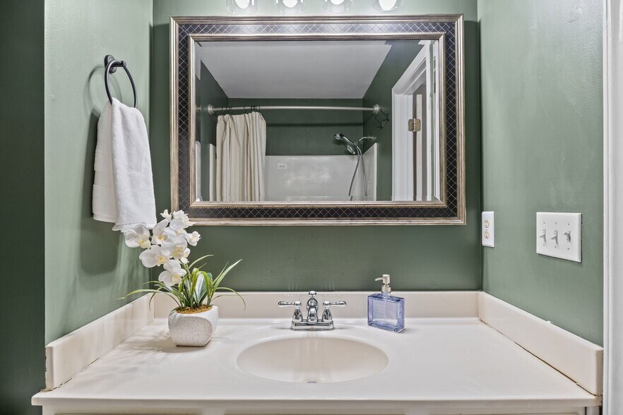 Building Photo - 8606 London Park Ct