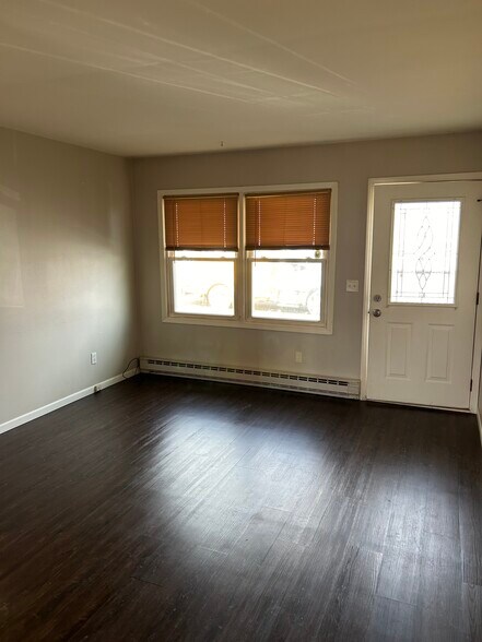 Building Photo - 1654 Bluebird Dr