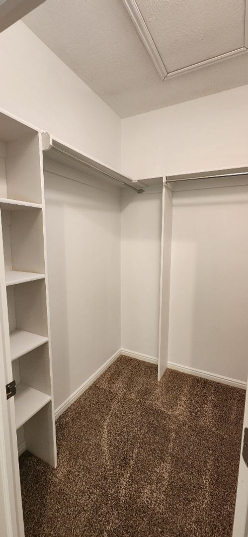 Building Photo - Beautiful 3 Bedroom Townhome in Pleasant G...