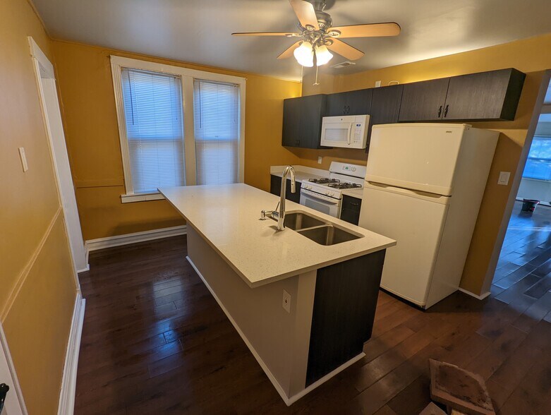 Kitchen - 2835 S Harvey Ave