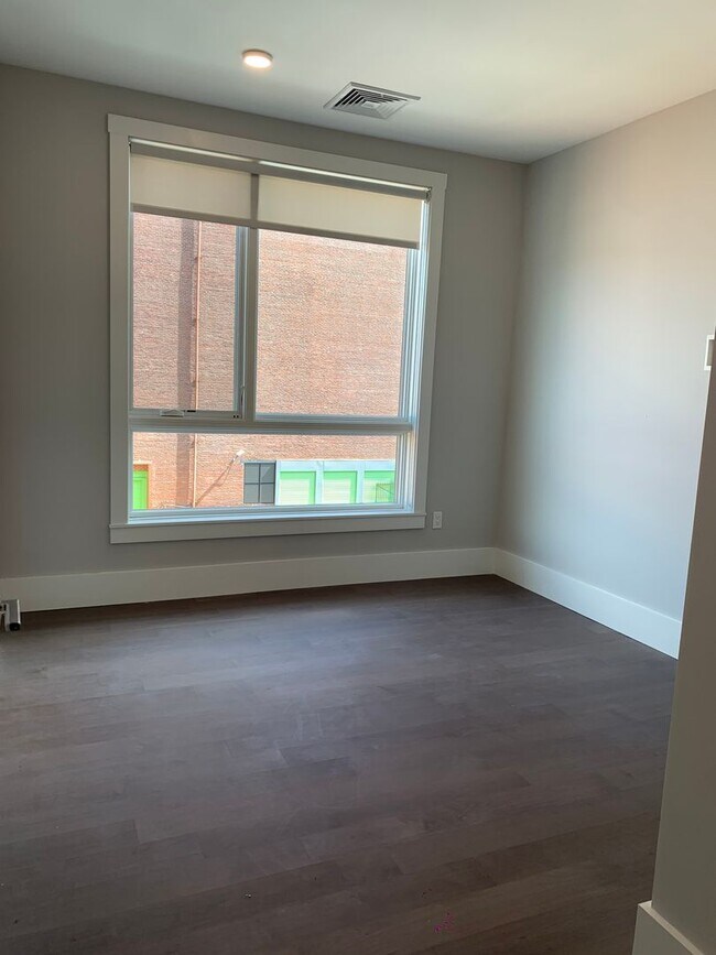 Building Photo - SEPTEMBER 1 - 1 bedroom apartment In Jamai...